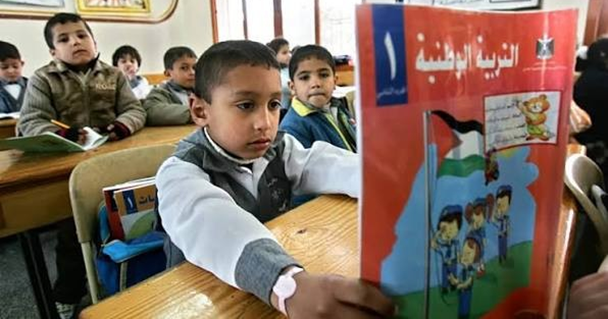 الجمل : الاحتلال يحرم 3 مدراء و59 معلماً ومعلمة من الوصول إلى مدارسهم 
